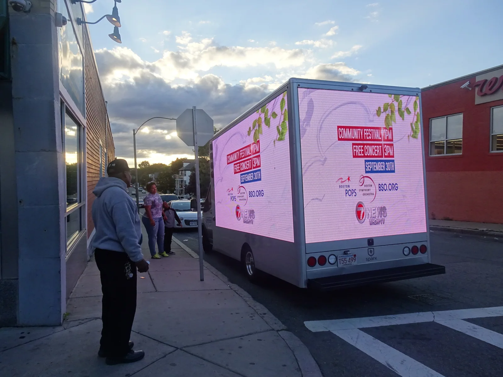 digital truck advertising