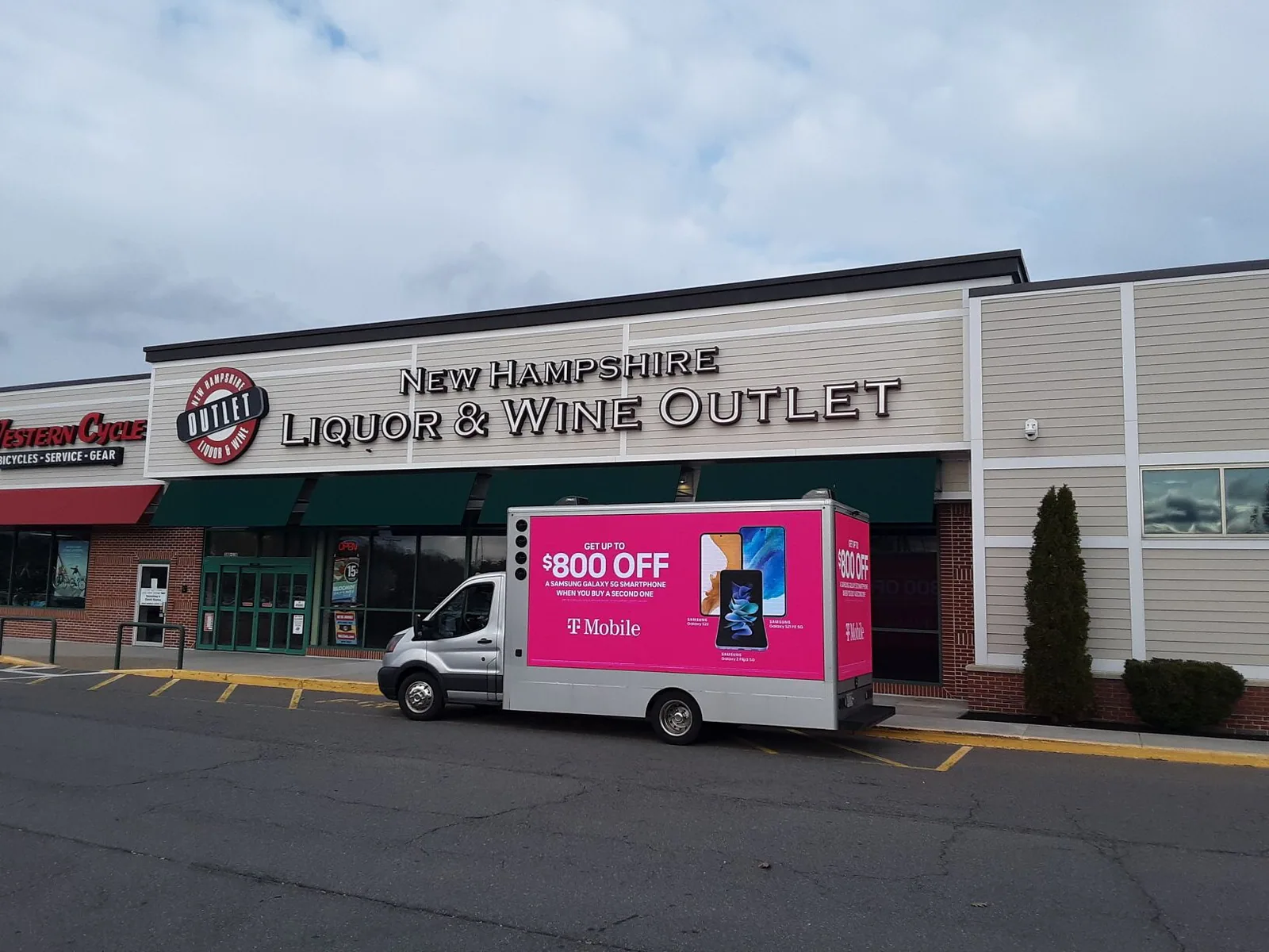 How Retailers Can Use LED Billboard Trucks to Drive Holiday Sales